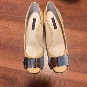 Louis Vuitton
Patent Leather Bow Accents Pumps